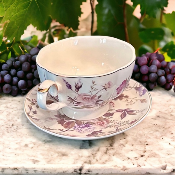 Beautiful Tea Cup and Saucer - Picture 9 of 15